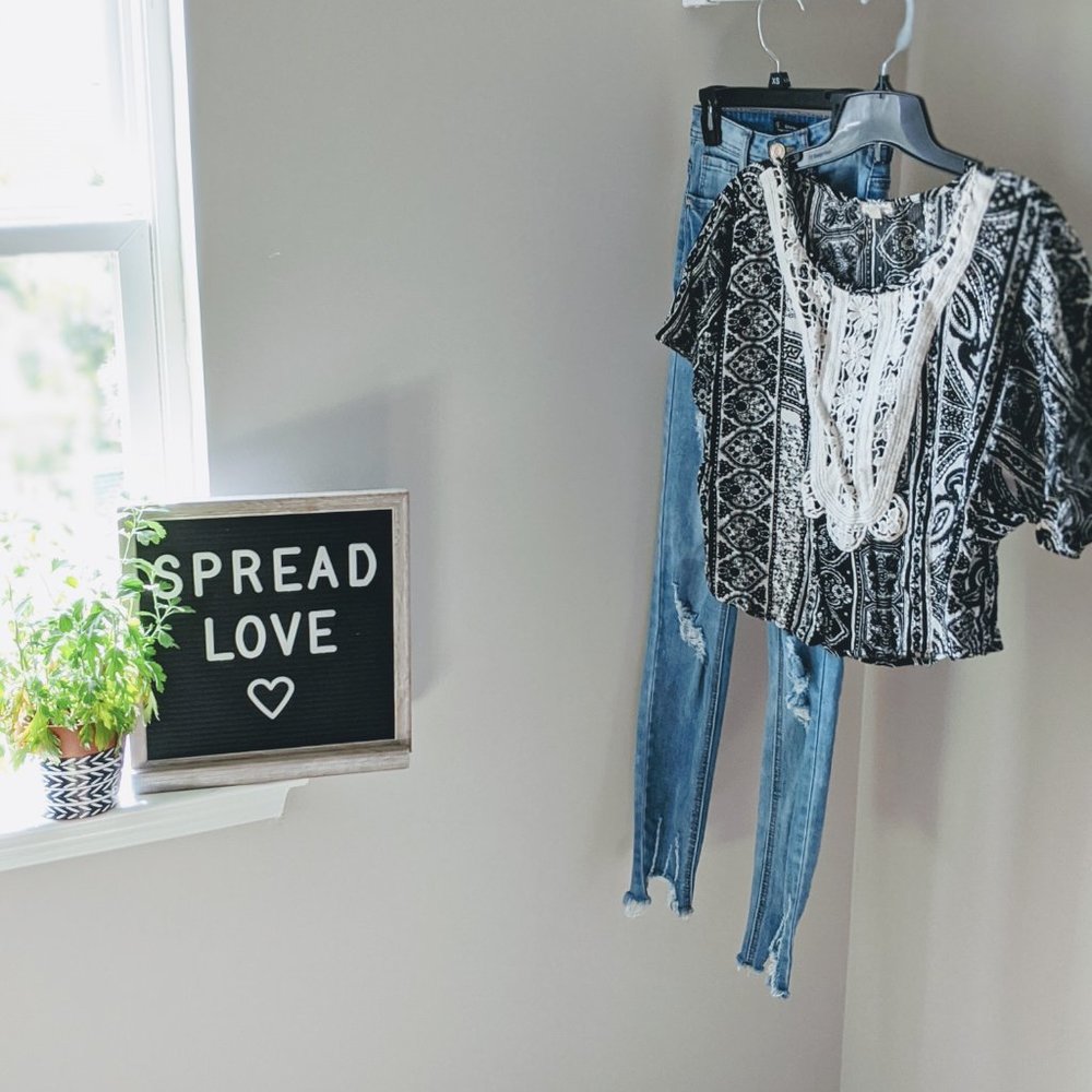 Eyeshadow Black & White Patterned Top - XS